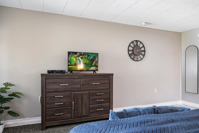 Building Photo - 30 US-9W