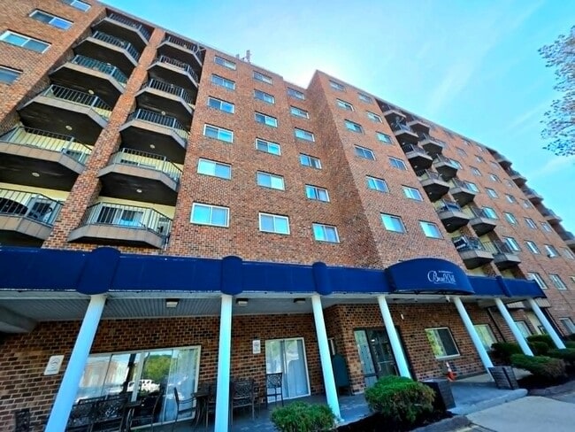 Building Photo - 230 Willard St