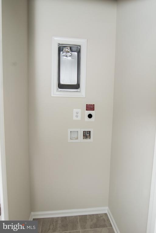 Building Photo - 9376 Tanfield Dr