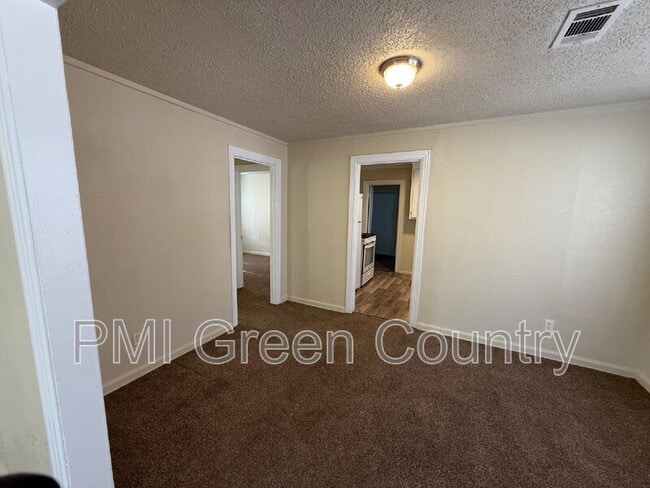 Building Photo - 2432 N Quincy Ave