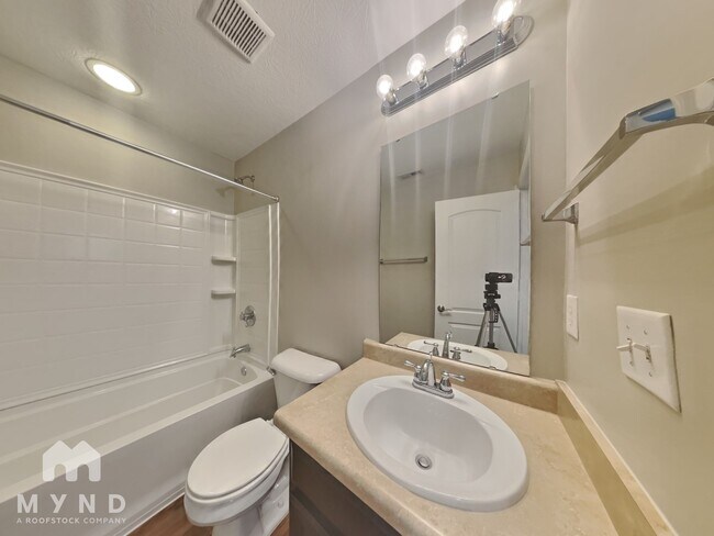 Building Photo - 618 Albermarle Dr