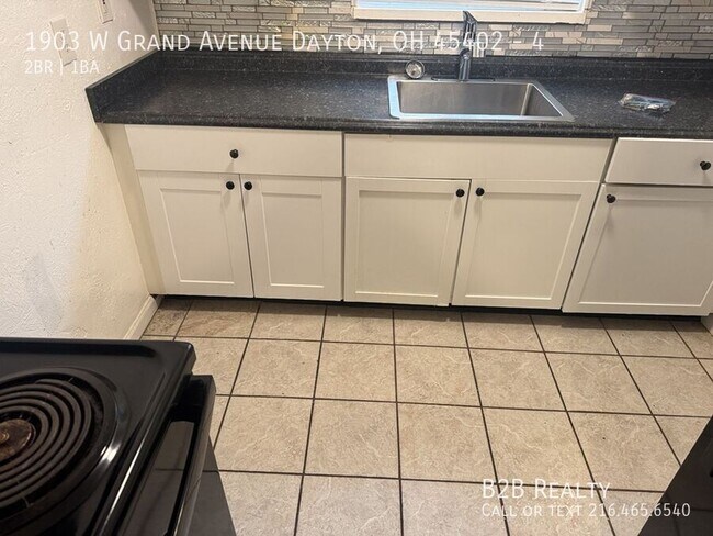 Building Photo - 1903 W Grand Ave