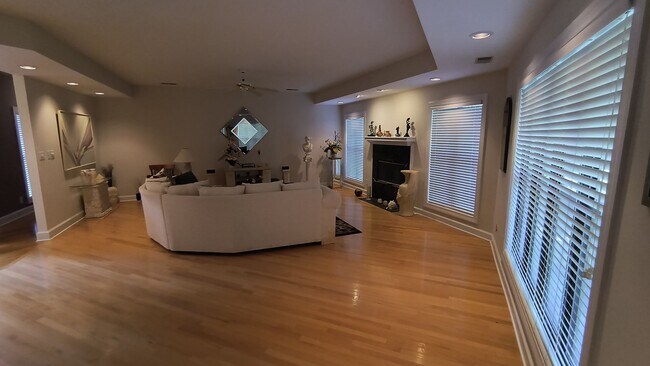 Building Photo - 423 Brightwood Dr