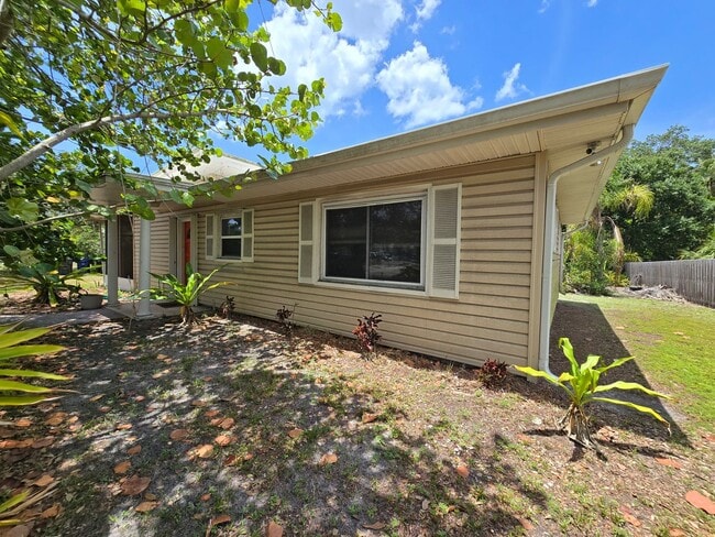 Building Photo - 6346 Beechwood Ave