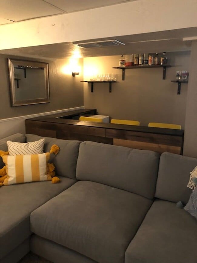 Building Photo - For Rent – Charming 2 Bed, 2 Bath Single-F...