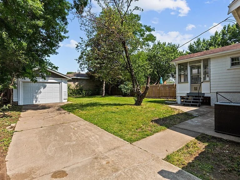 Building Photo - 2234 Yale Ave