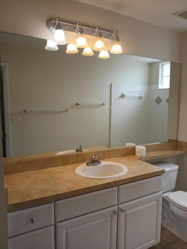 Building Photo - 9833 Baywinds Blvd