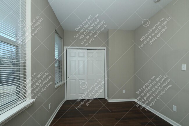 Building Photo - 330 N Randolph St A