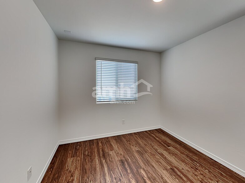 Building Photo - 897 S 150th Dr