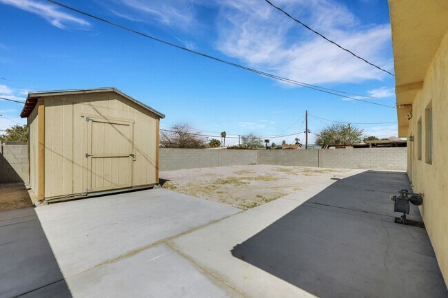 Building Photo - Remodeled 3 Bedroom
