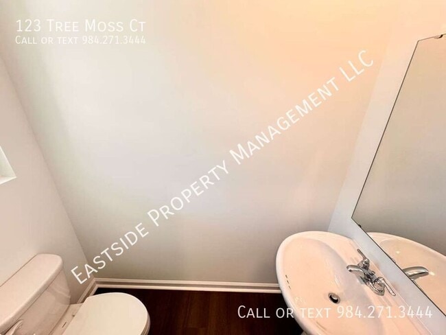 Building Photo - 123 Tree Moss Ct