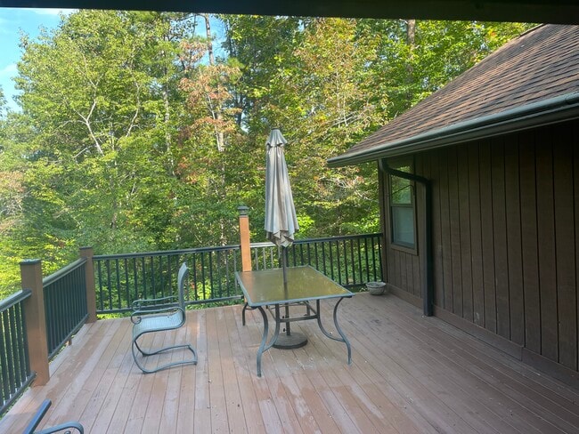 Building Photo - 33 Channel Ln