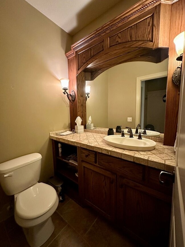 Building Photo - {9003} Wilshire Farms Reverse 1.5 Story Ho...