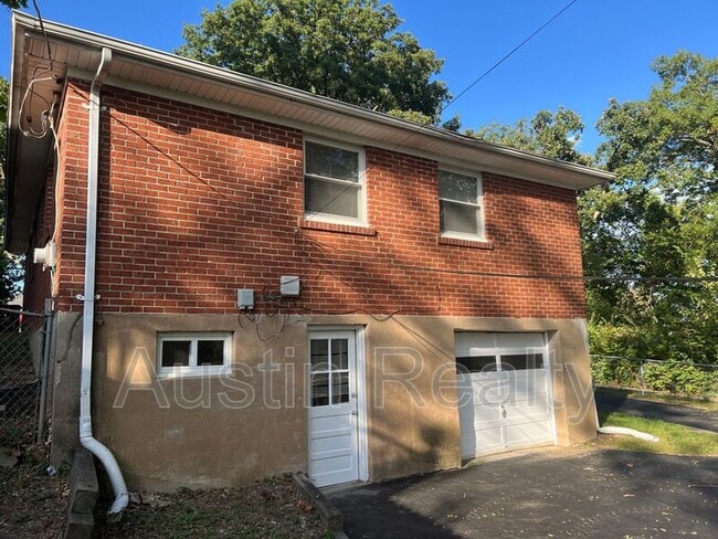 Building Photo - 8698 White Ave