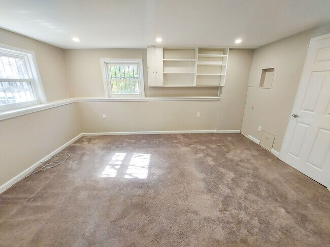 Building Photo - Fully updated 3br/2bth with large yard in ...