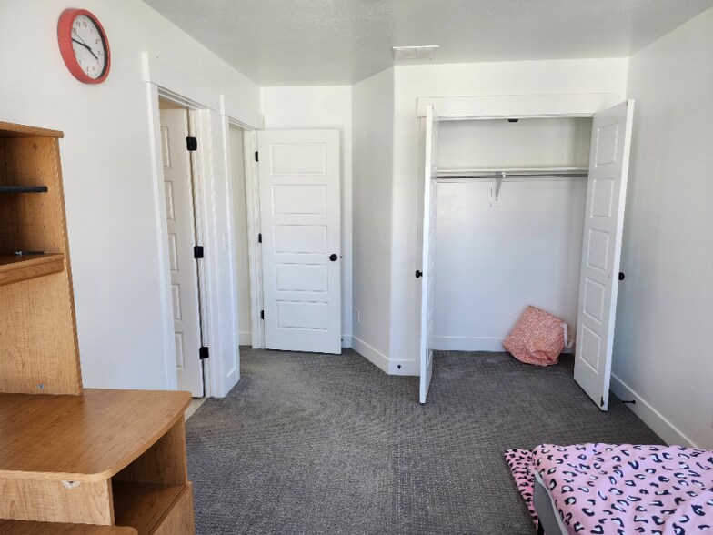 Building Photo - 99 N Lasalle Dr