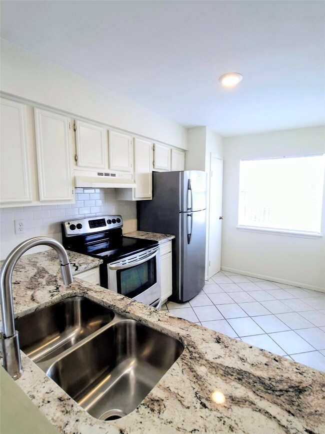 Building Photo - 500 Tiki Dr