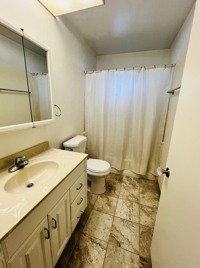 Building Photo - 500 River Oaks Dr