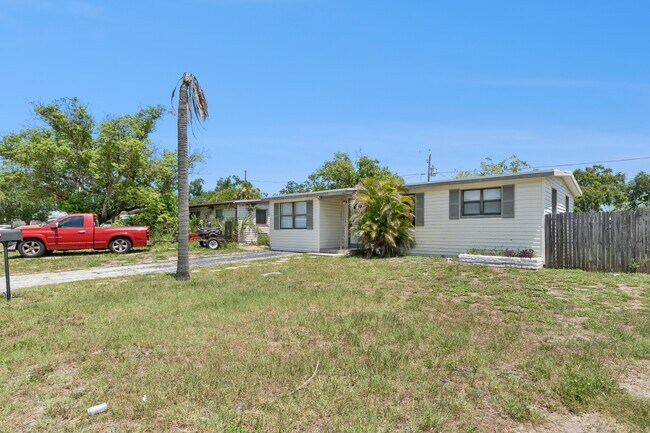 Building Photo - 10543-10117 117 Dr N