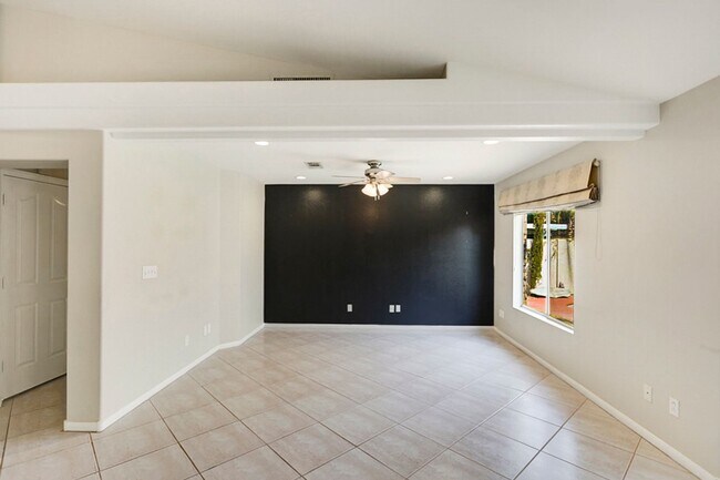 Building Photo - Single Story Northwest 3 Bedroom Pool Home