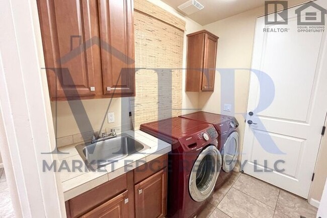 Building Photo - 3Bed/2.5Bath Townhouse in Carefree! $4499 MOVE-IN SPECIAL! Move-In Ready on 04/09/2026!