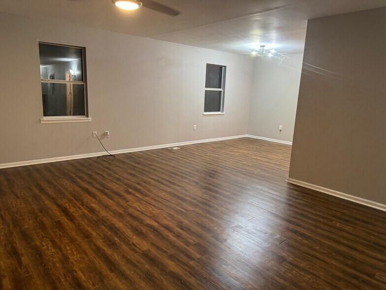 Building Photo - 114 Celestial St