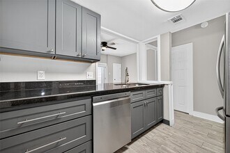 Building Photo - 830 Threadneedle St