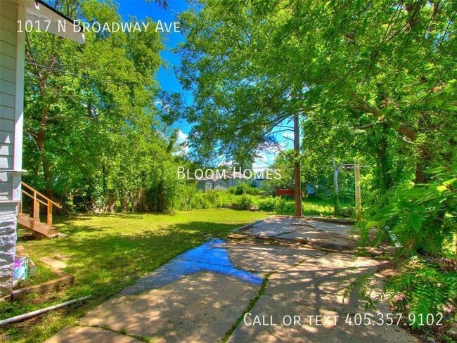 Building Photo - 1017 N Broadway Ave