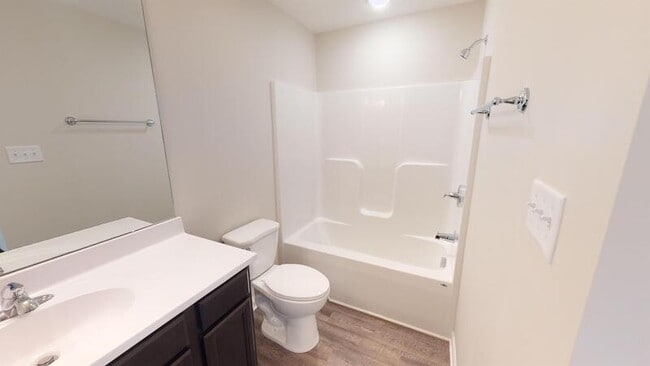 Building Photo - 304 Bogle St