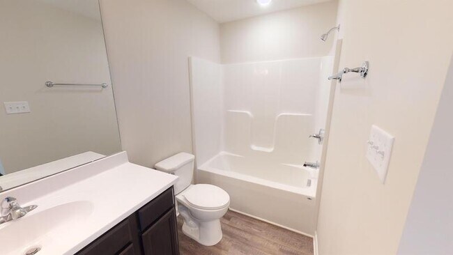 Building Photo - 310 Bogle St