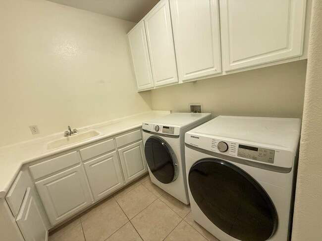 Building Photo - SPACIOUS HOME IN GATED COMMUNITY WITH POOL, RV PARKING & 4-CAR GARAGE!