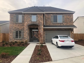 Building Photo - Beautiful Two-Story Home Featuring Granite Kitchen, Large Island & Spa-Style Primary Suite