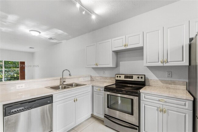 Building Photo - 17331 NW 7th Ave