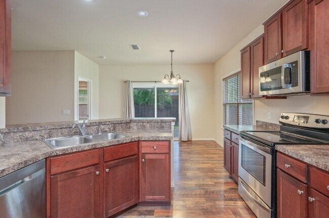 Building Photo - 646 Hunters Ridge Rd