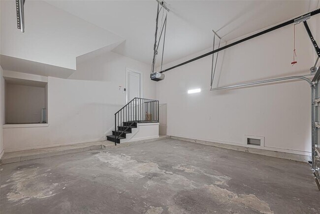 Building Photo - 1237 W 23rd St