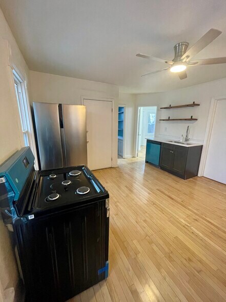 Building Photo - 439-441 E Dover St