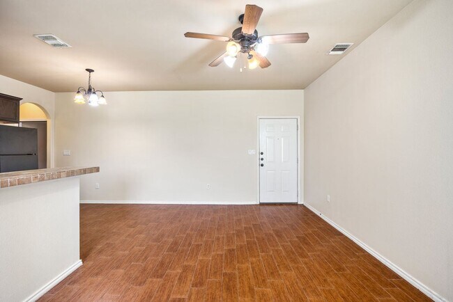 Building Photo - Available Now! Nice 3 Bedroom, 2.5 Bath Duplex located in New Braunfels!