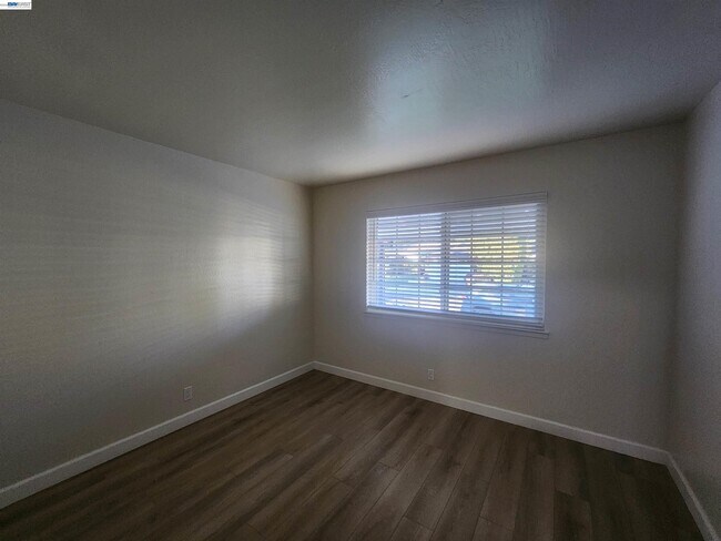 Building Photo - 1829 Rosetree Ct