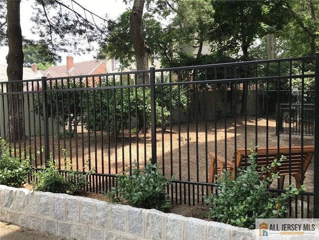 Building Photo - 770 Anderson Ave