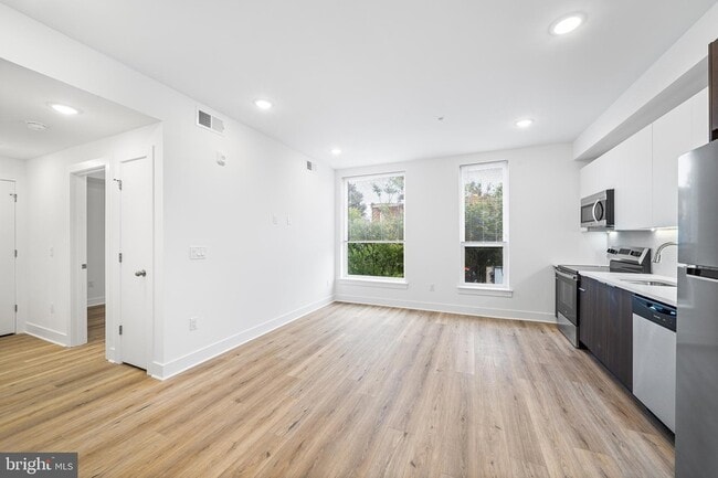 Building Photo - 4324 Lancaster Ave