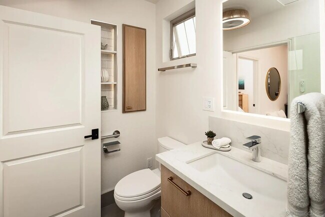 Building Photo - "Cozy 2-Bed Retreat in Chula Vista – Your Perfect California Haven!"