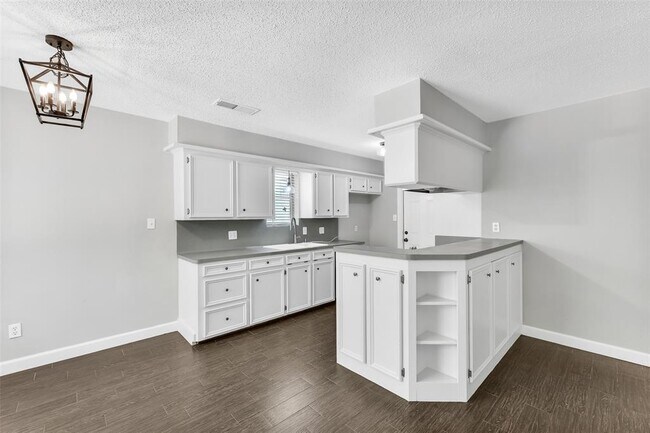 Building Photo - 206 Ron Cir