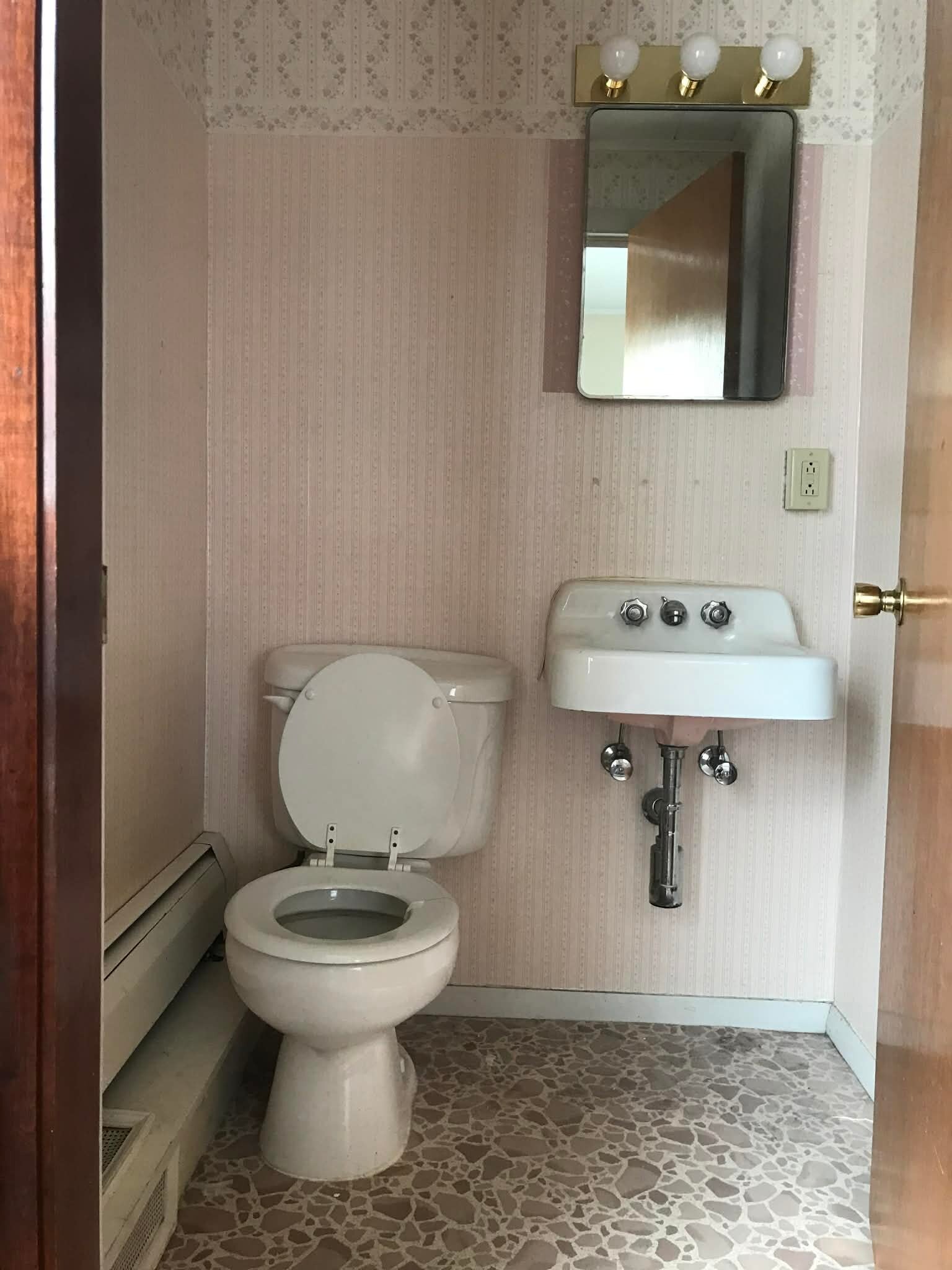 Building Photo - 502 Main St