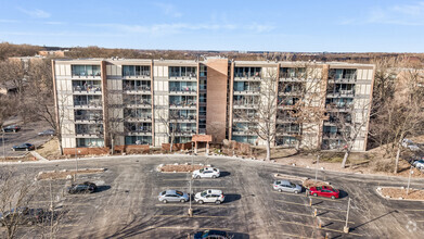 Building Photo - 5950 Oakwood Dr