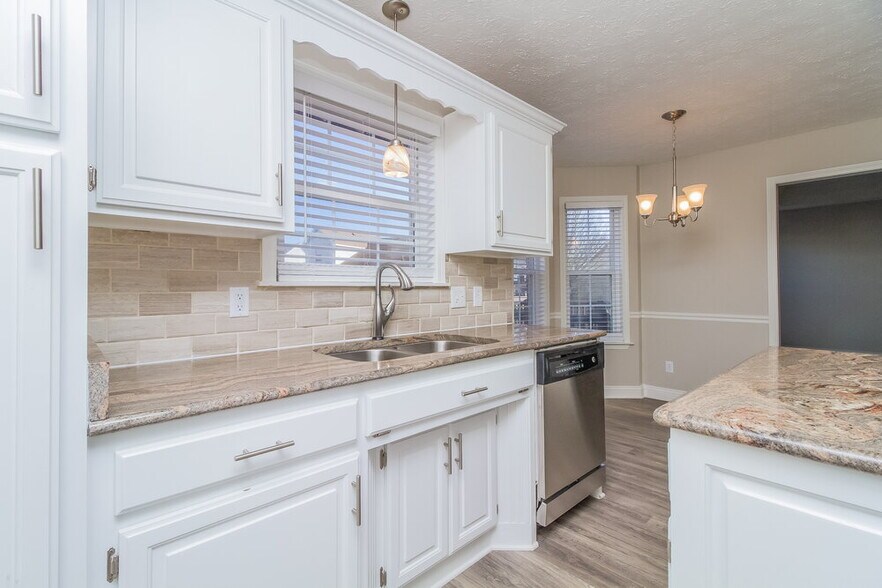 Building Photo - 713 Almondwood Pl