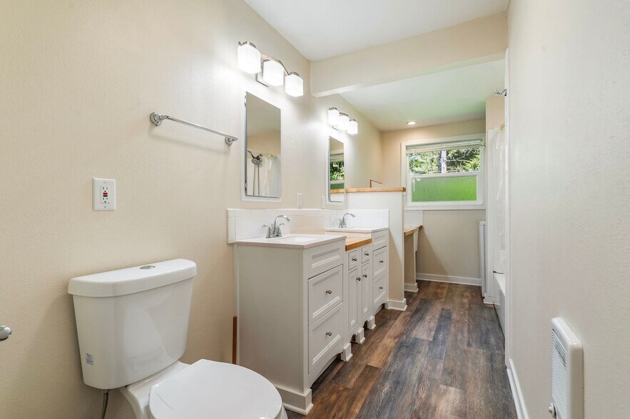 Updated Large Bathroom - 20220 E Peter Pl
