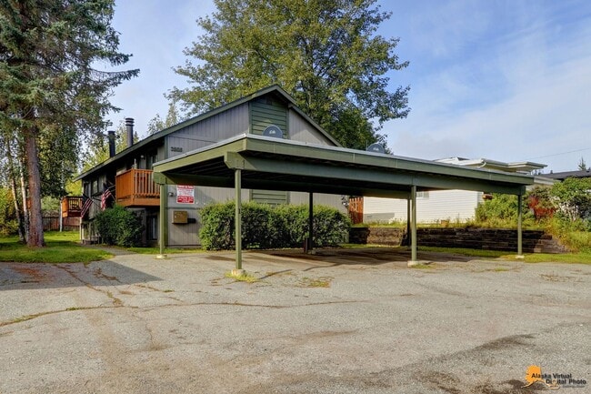 Building Photo - 3806 Iowa Dr