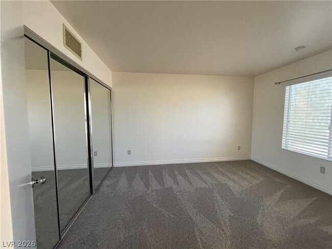 Building Photo - 8070 W Russell Rd