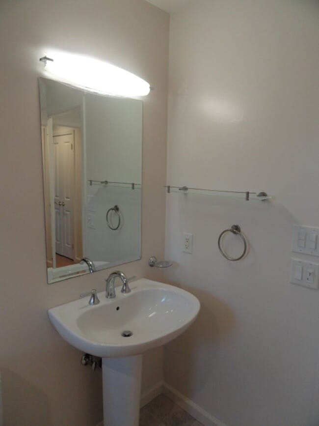 Building Photo - Condo in Active Adult Community