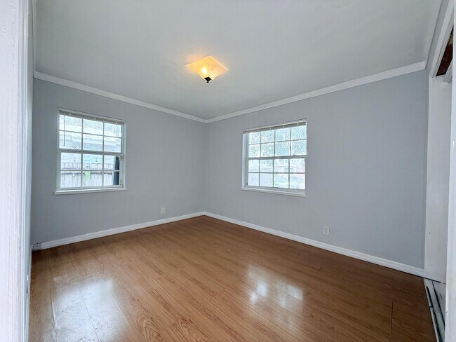 Building Photo - 447 Conniston Rd